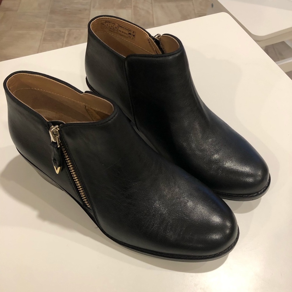 Vionic black ankle booties/boots size 7.5. True to size. Brand new. Never worn